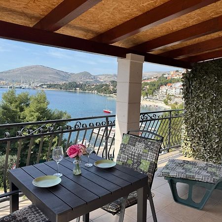 Apartments Villa Mirella 20 M From The Sea - Free Parking โตรกีร์ ภายนอก รูปภาพ