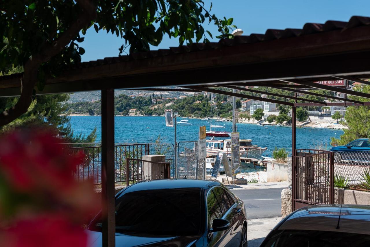 Apartments Villa Mirella 20 M From The Sea - Free Parking โตรกีร์ ภายนอก รูปภาพ