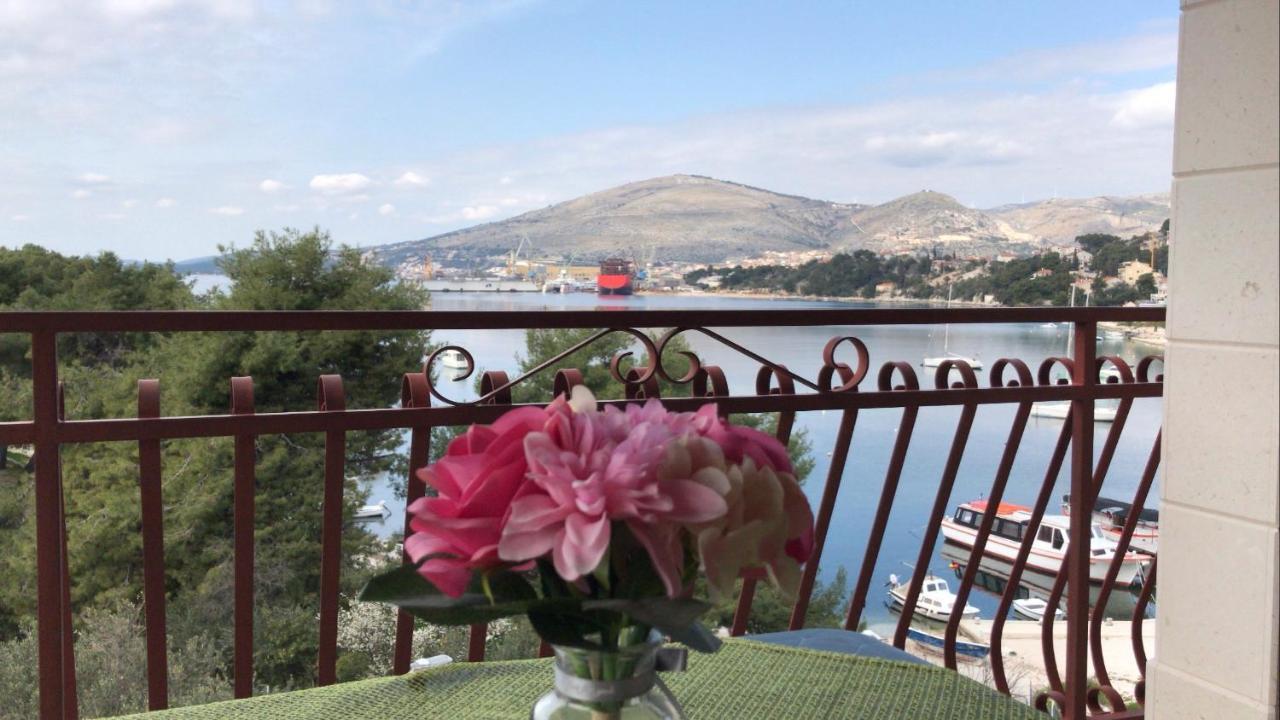 Apartments Villa Mirella 20 M From The Sea - Free Parking โตรกีร์ ภายนอก รูปภาพ