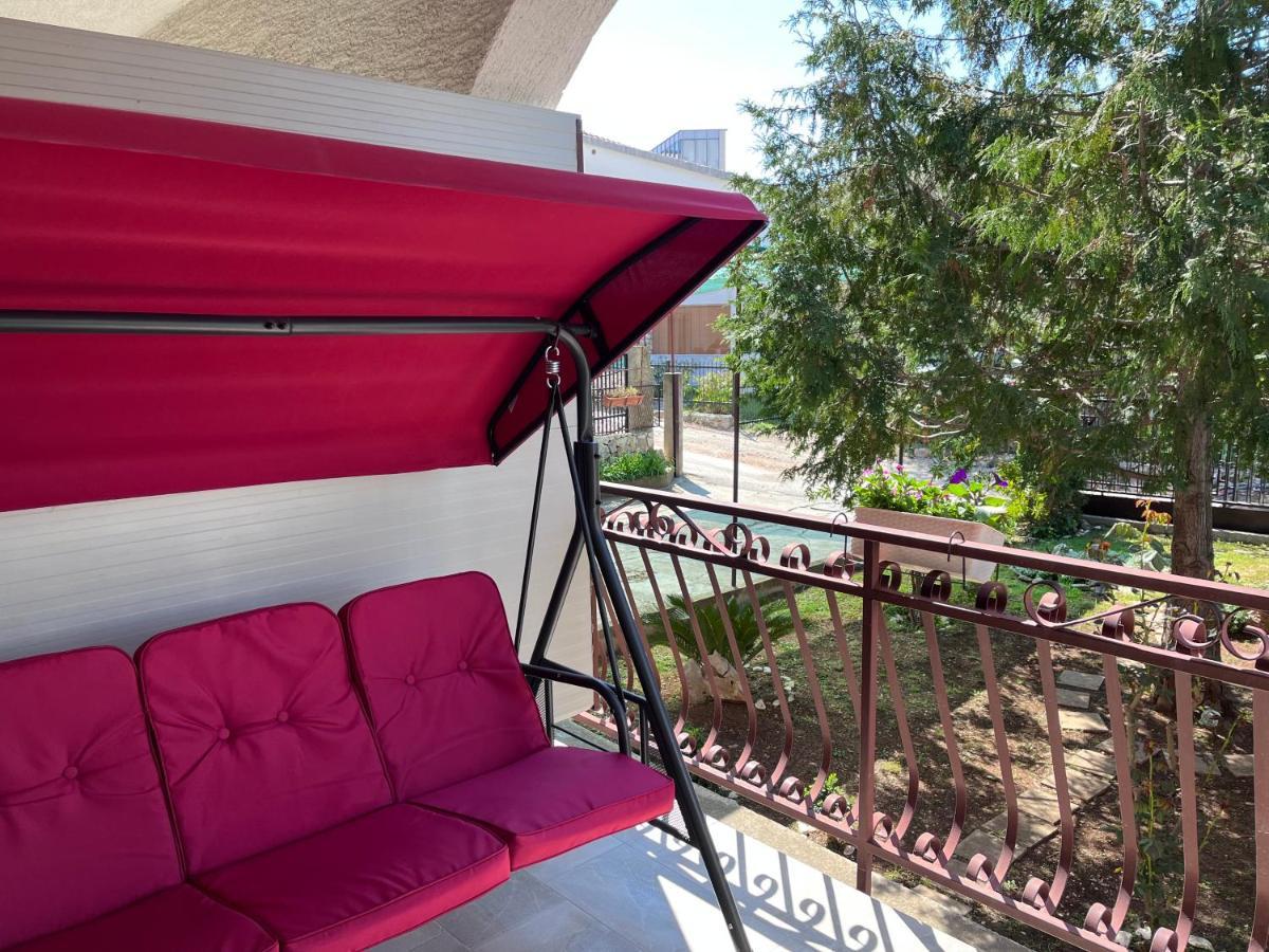 Apartments Villa Mirella 20 M From The Sea - Free Parking โตรกีร์ ภายนอก รูปภาพ