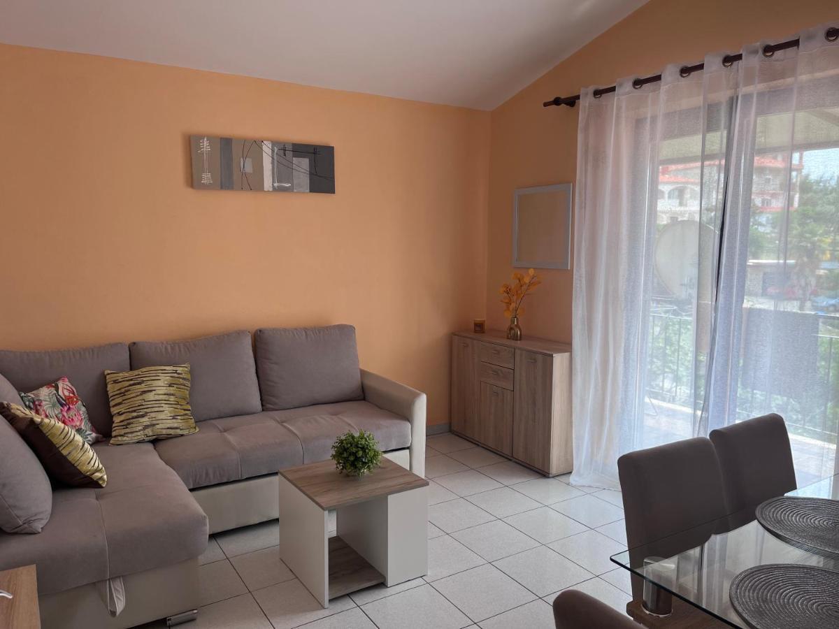 Apartments Villa Mirella 20 M From The Sea - Free Parking โตรกีร์ ภายนอก รูปภาพ