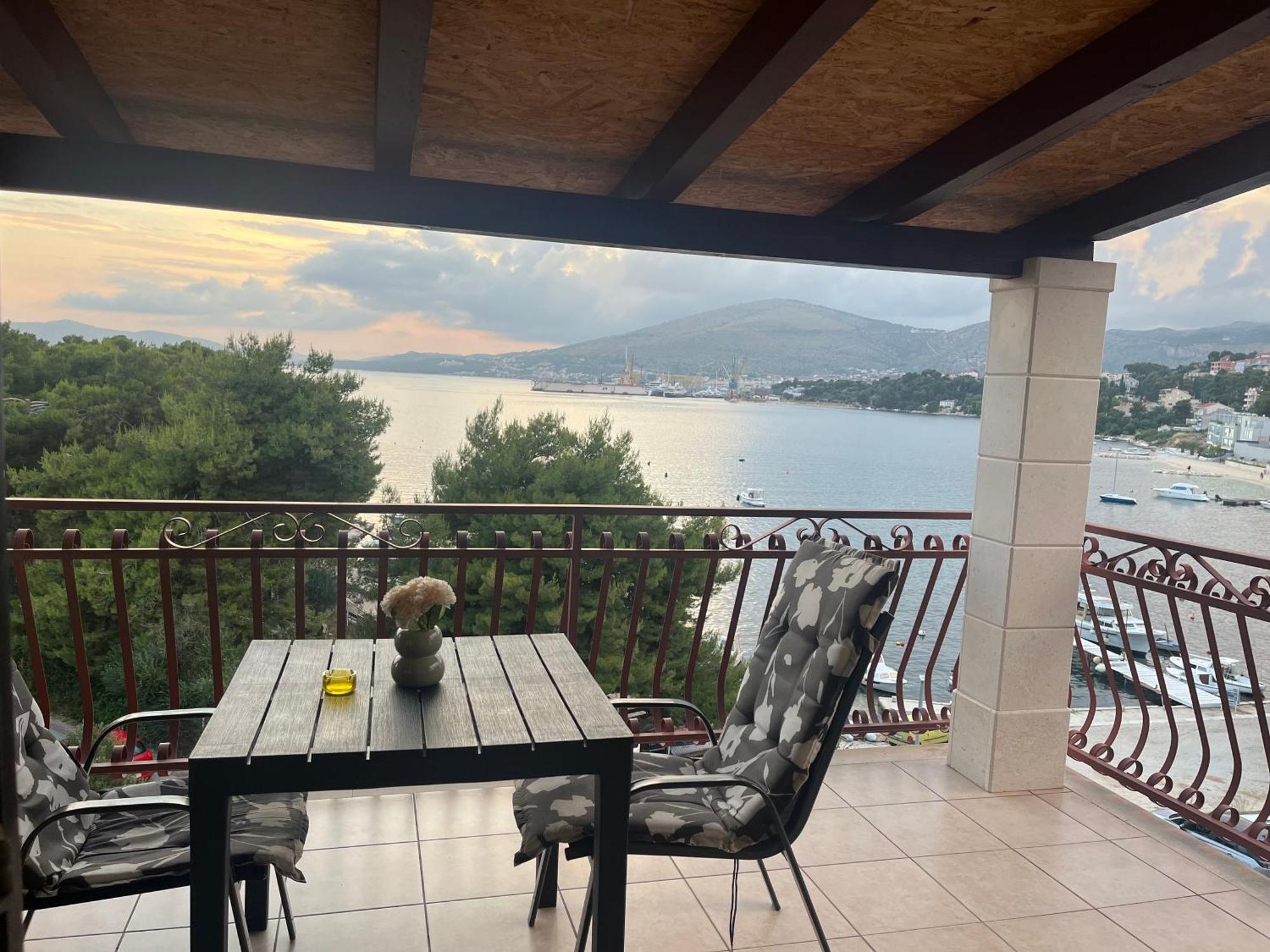 Apartments Villa Mirella 20 M From The Sea - Free Parking โตรกีร์ ภายนอก รูปภาพ