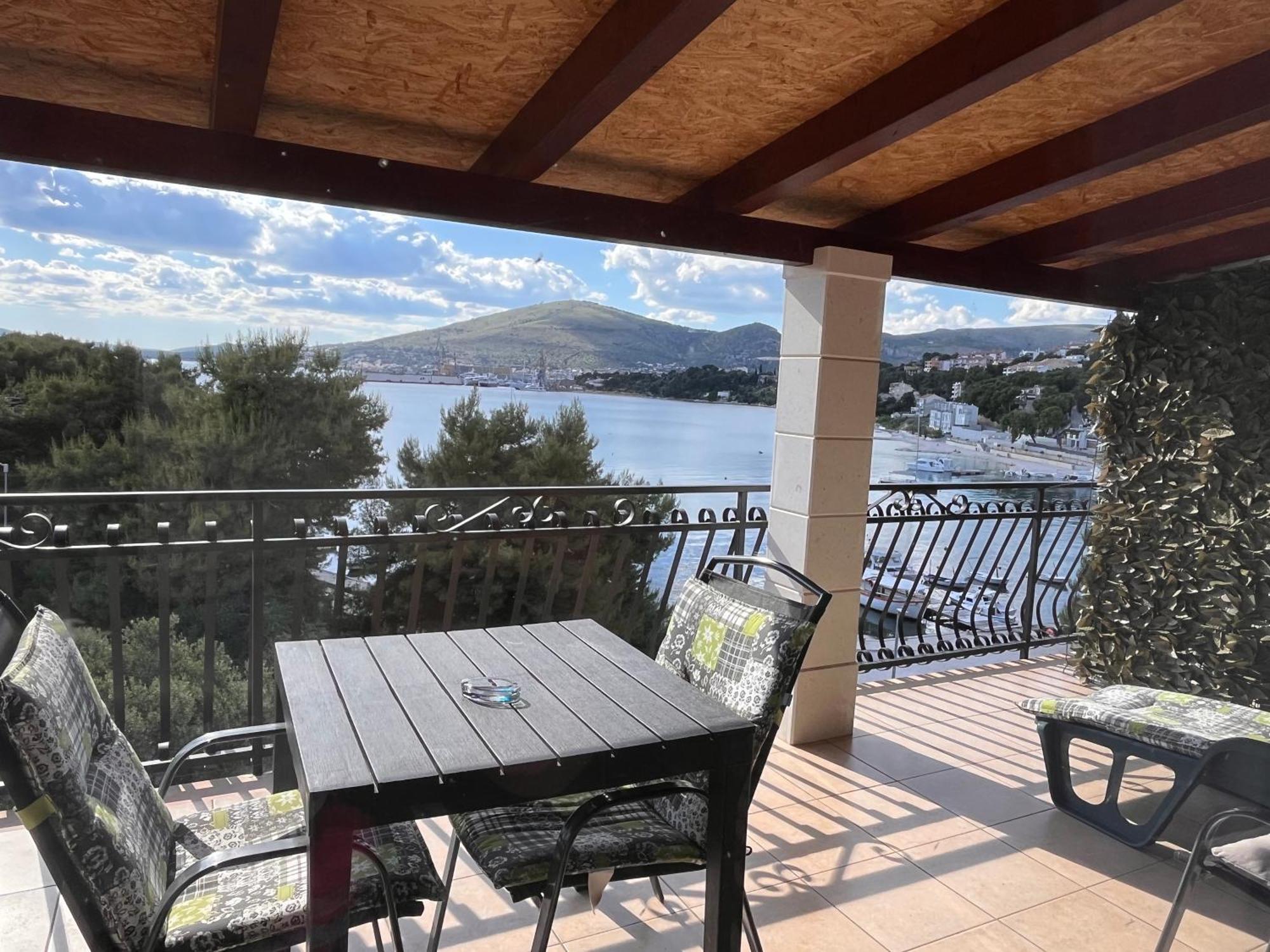 Apartments Villa Mirella 20 M From The Sea - Free Parking โตรกีร์ ภายนอก รูปภาพ