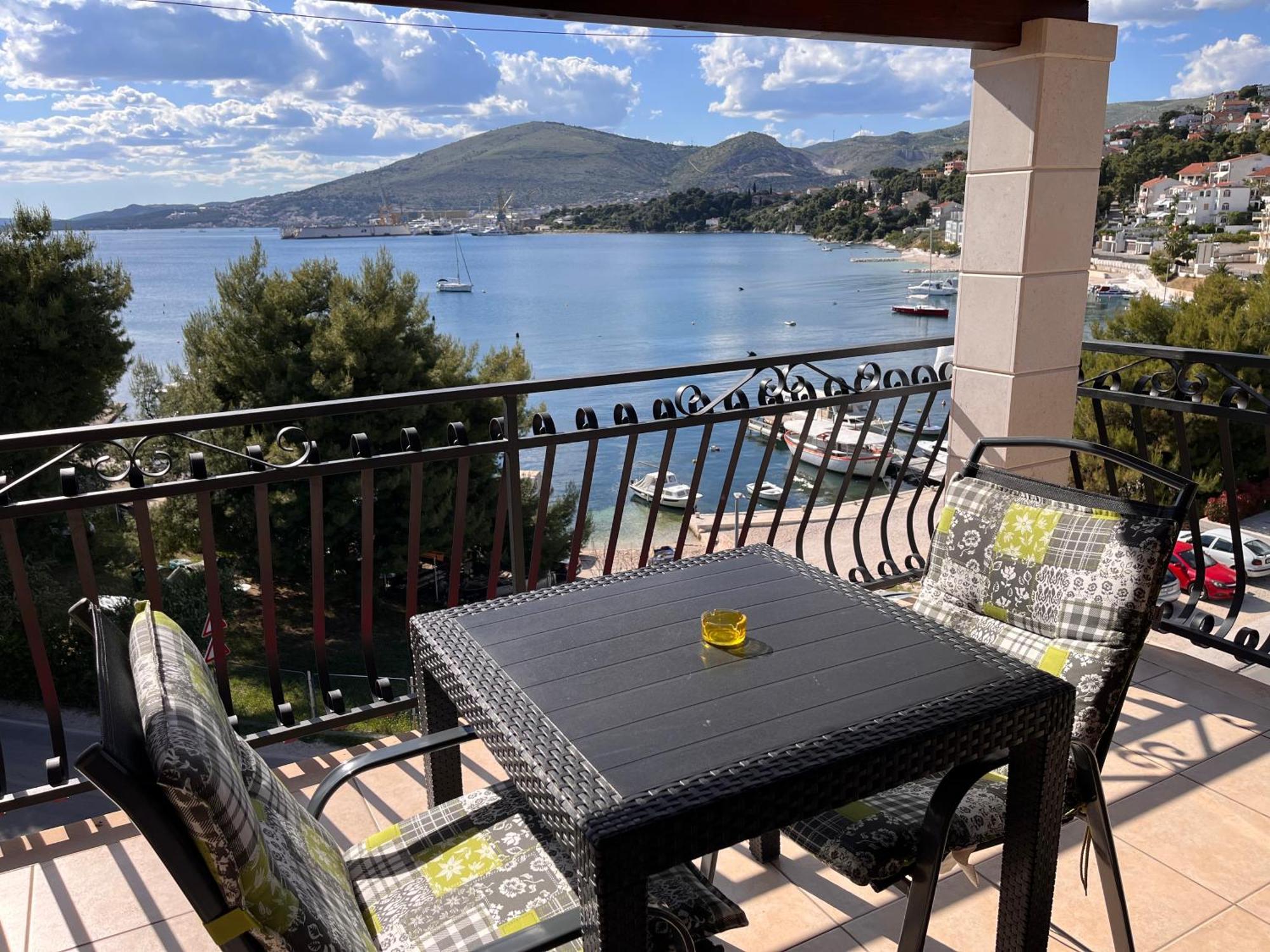 Apartments Villa Mirella 20 M From The Sea - Free Parking โตรกีร์ ภายนอก รูปภาพ