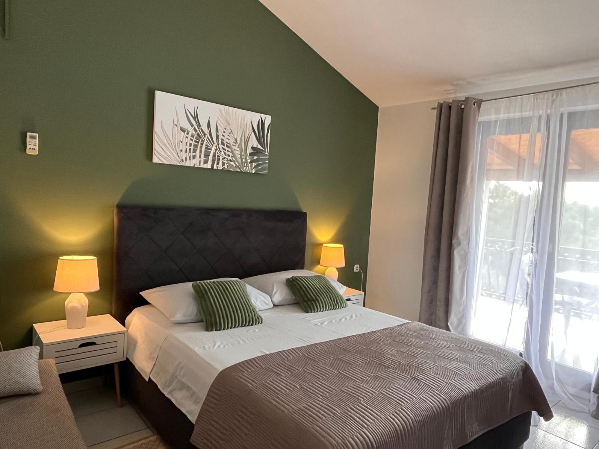 Apartments Villa Mirella 20 M From The Sea - Free Parking โตรกีร์ ภายนอก รูปภาพ