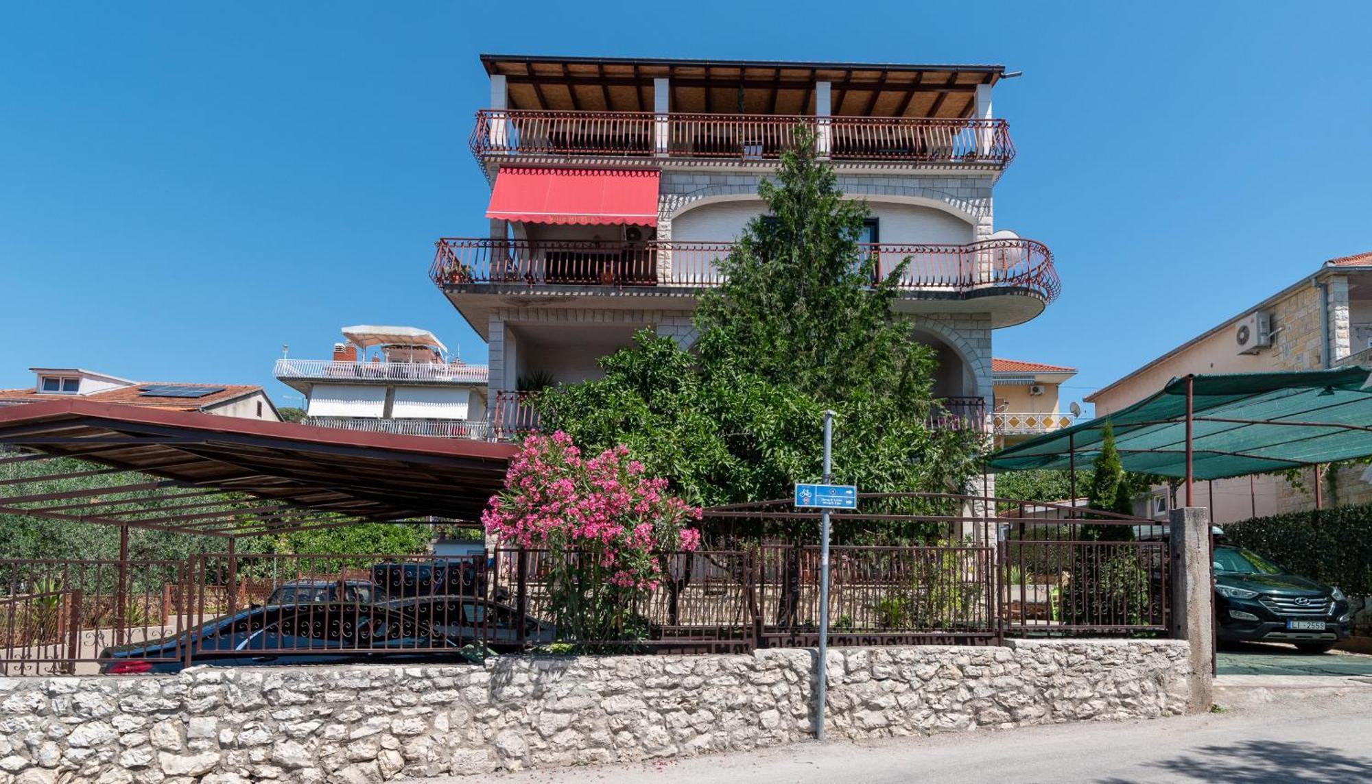 Apartments Villa Mirella 20 M From The Sea - Free Parking โตรกีร์ ภายนอก รูปภาพ