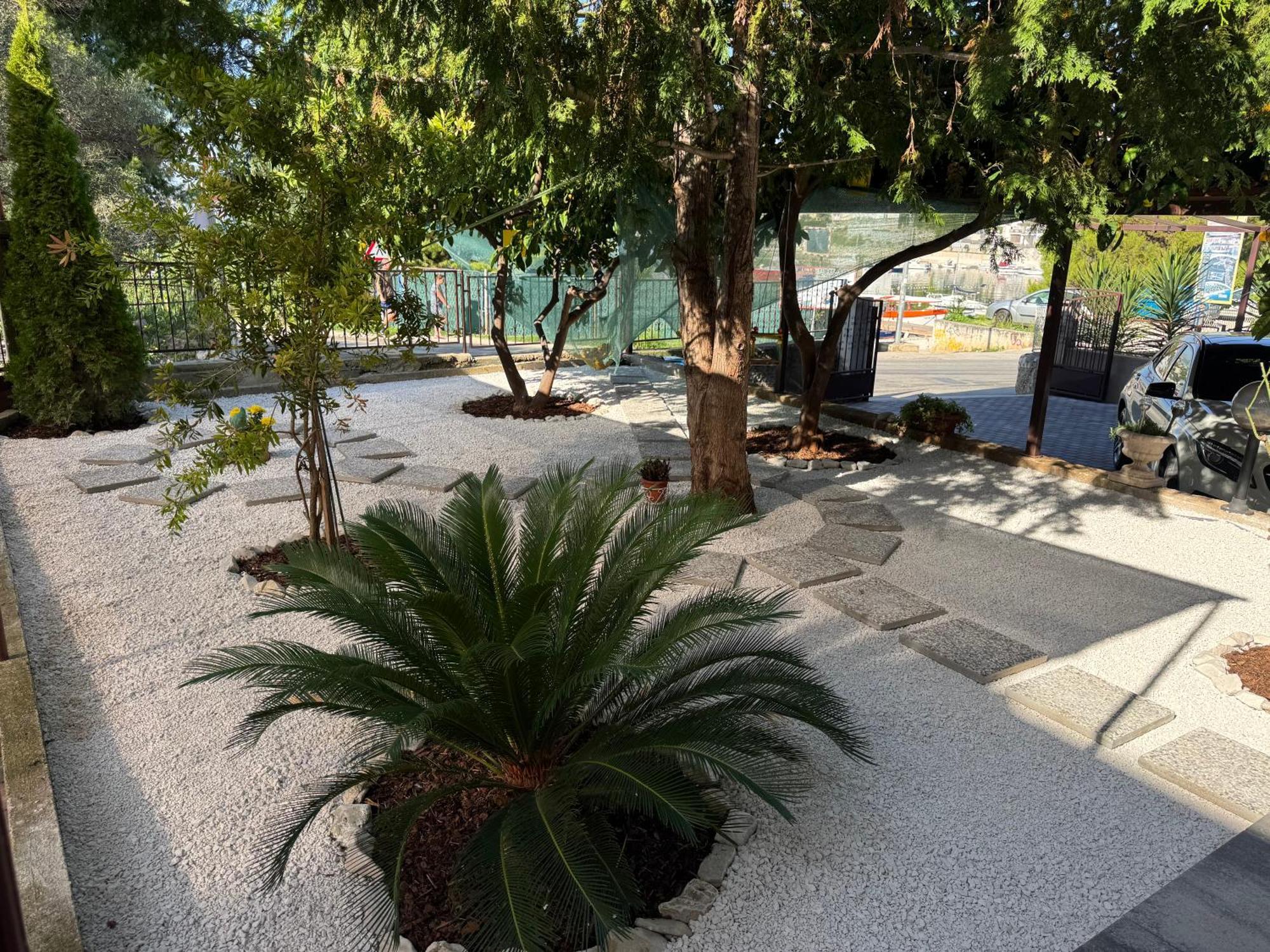 Apartments Villa Mirella 20 M From The Sea - Free Parking โตรกีร์ ภายนอก รูปภาพ