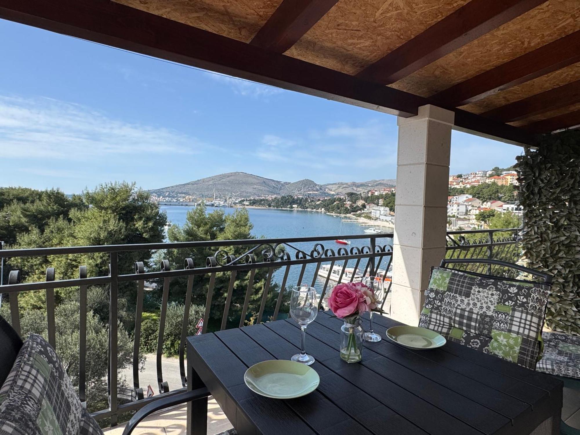 Apartments Villa Mirella 20 M From The Sea - Free Parking โตรกีร์ ภายนอก รูปภาพ
