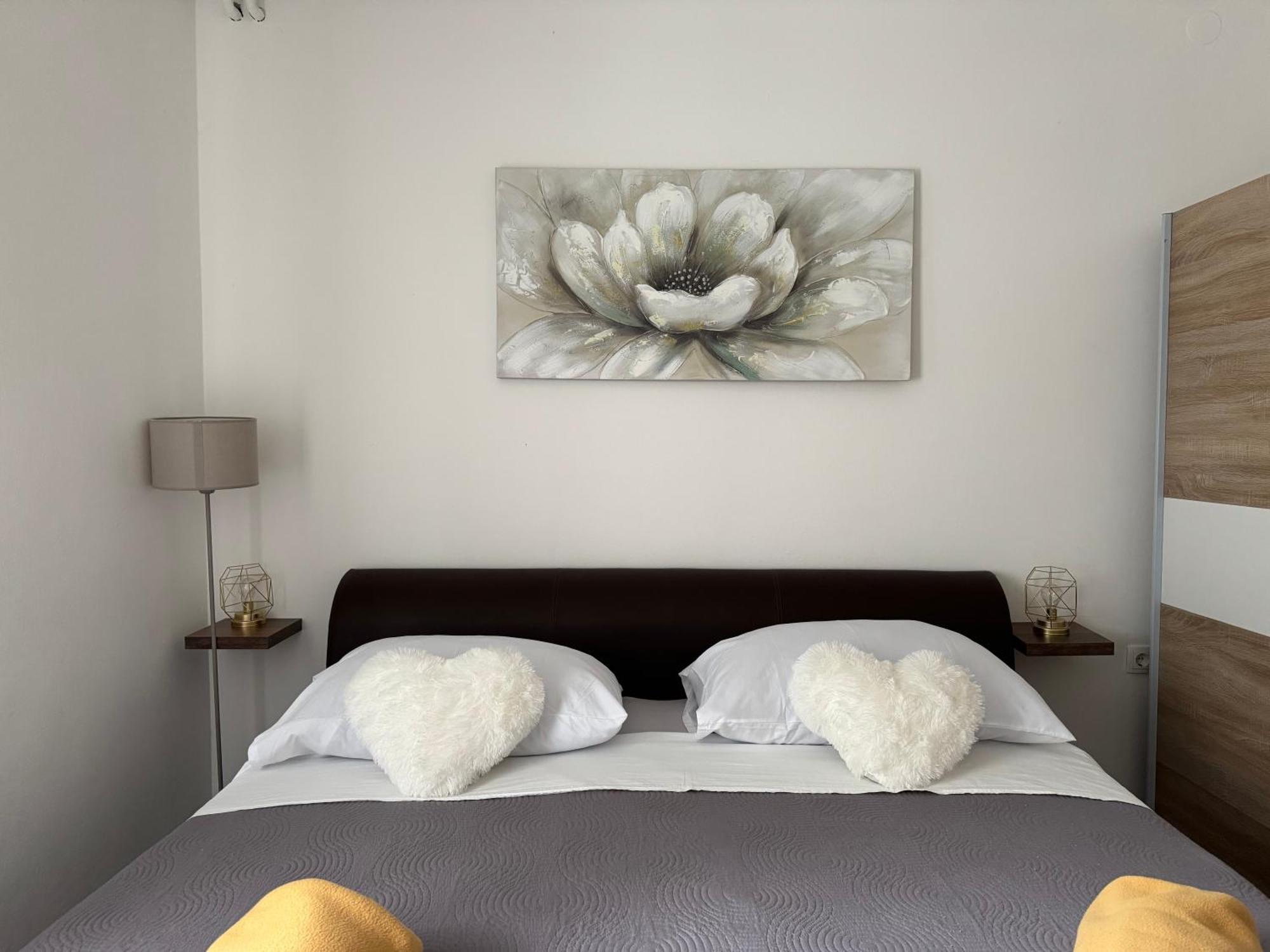 Apartments Villa Mirella 20 M From The Sea - Free Parking โตรกีร์ ภายนอก รูปภาพ