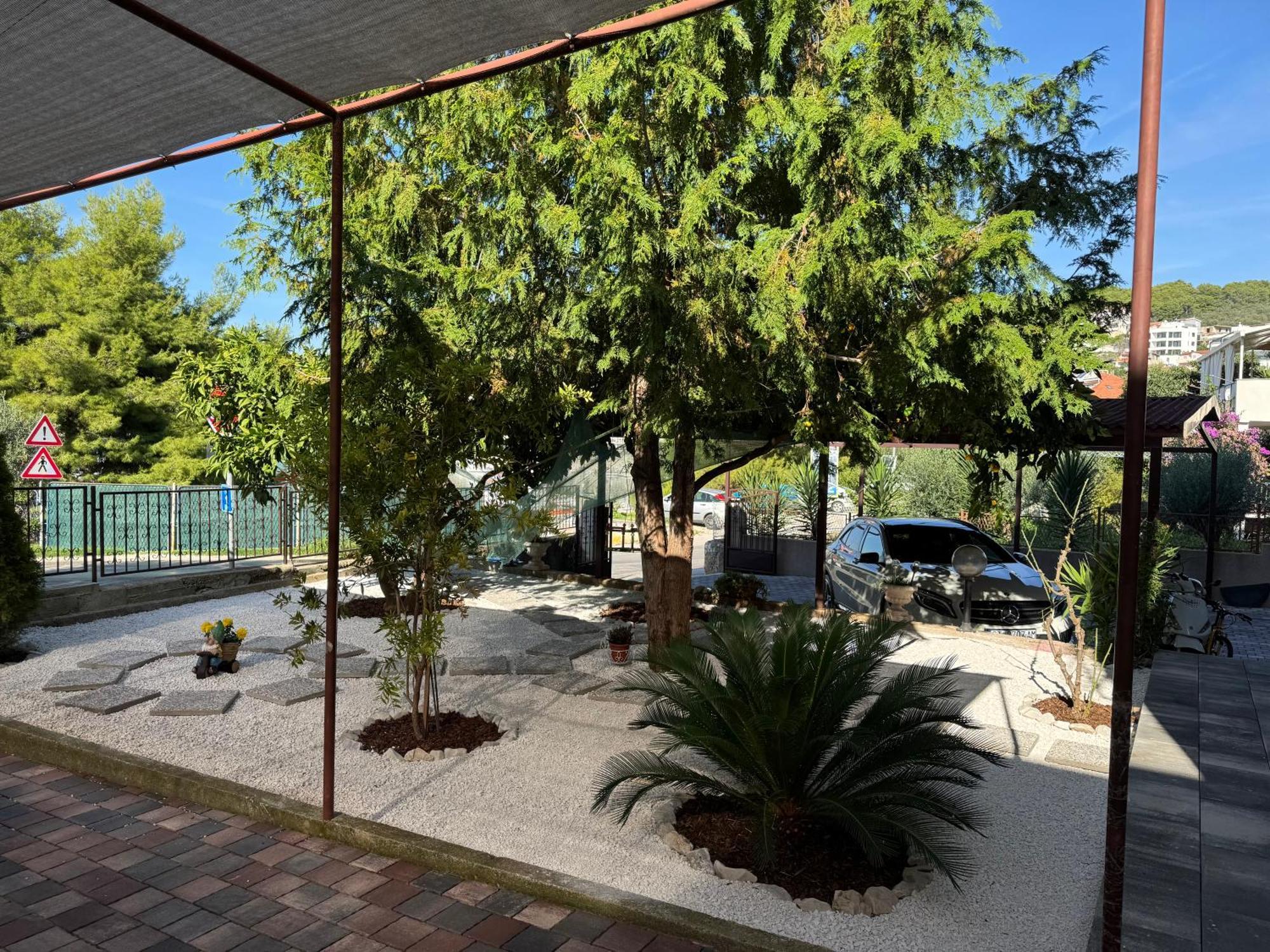 Apartments Villa Mirella 20 M From The Sea - Free Parking โตรกีร์ ภายนอก รูปภาพ